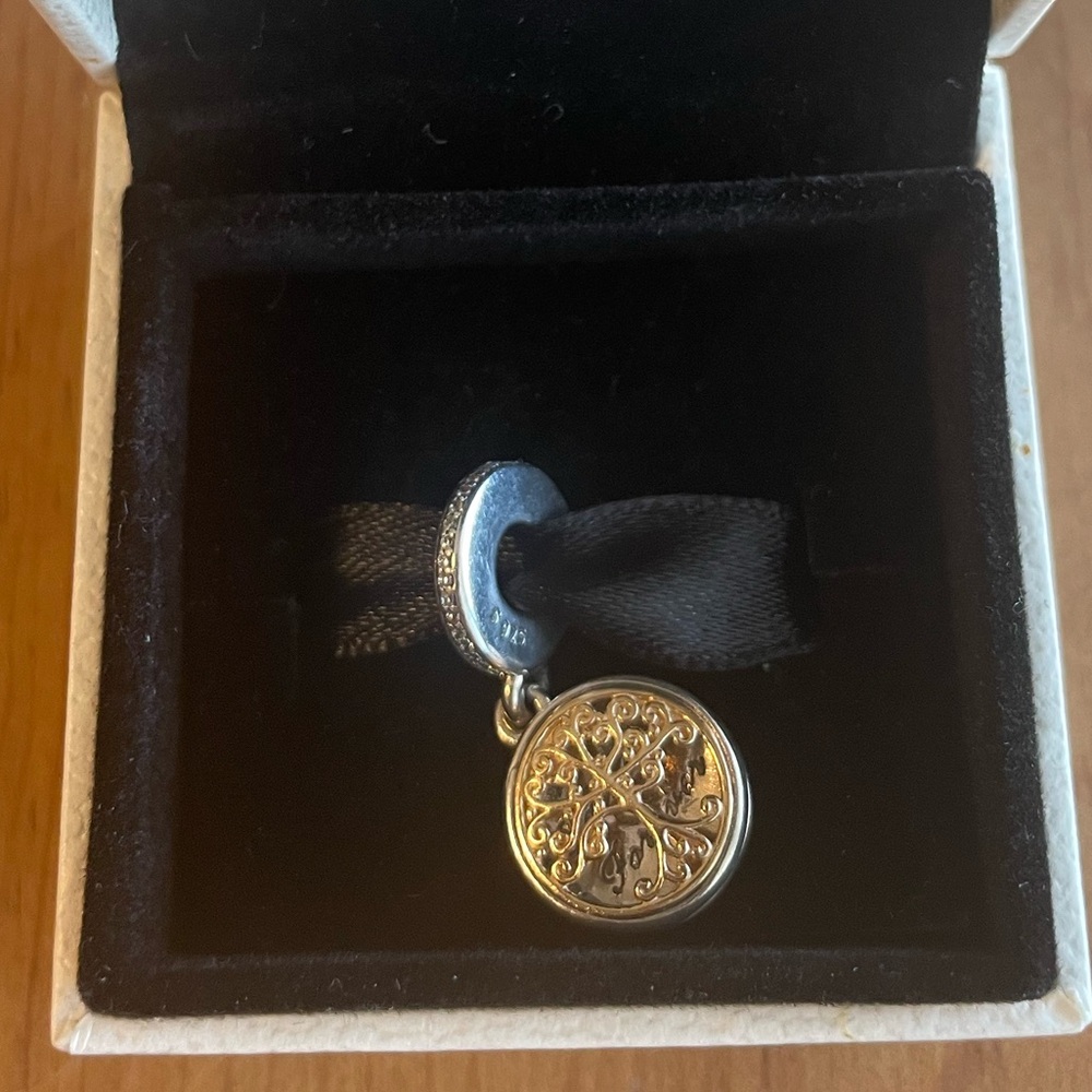 Authentic Pandora Retired Family Roots Charm